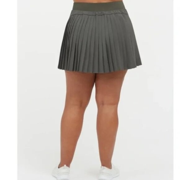 NEW Spanx Get Moving Pleated Skort, Dark Palm Green - Picture 2 of 14